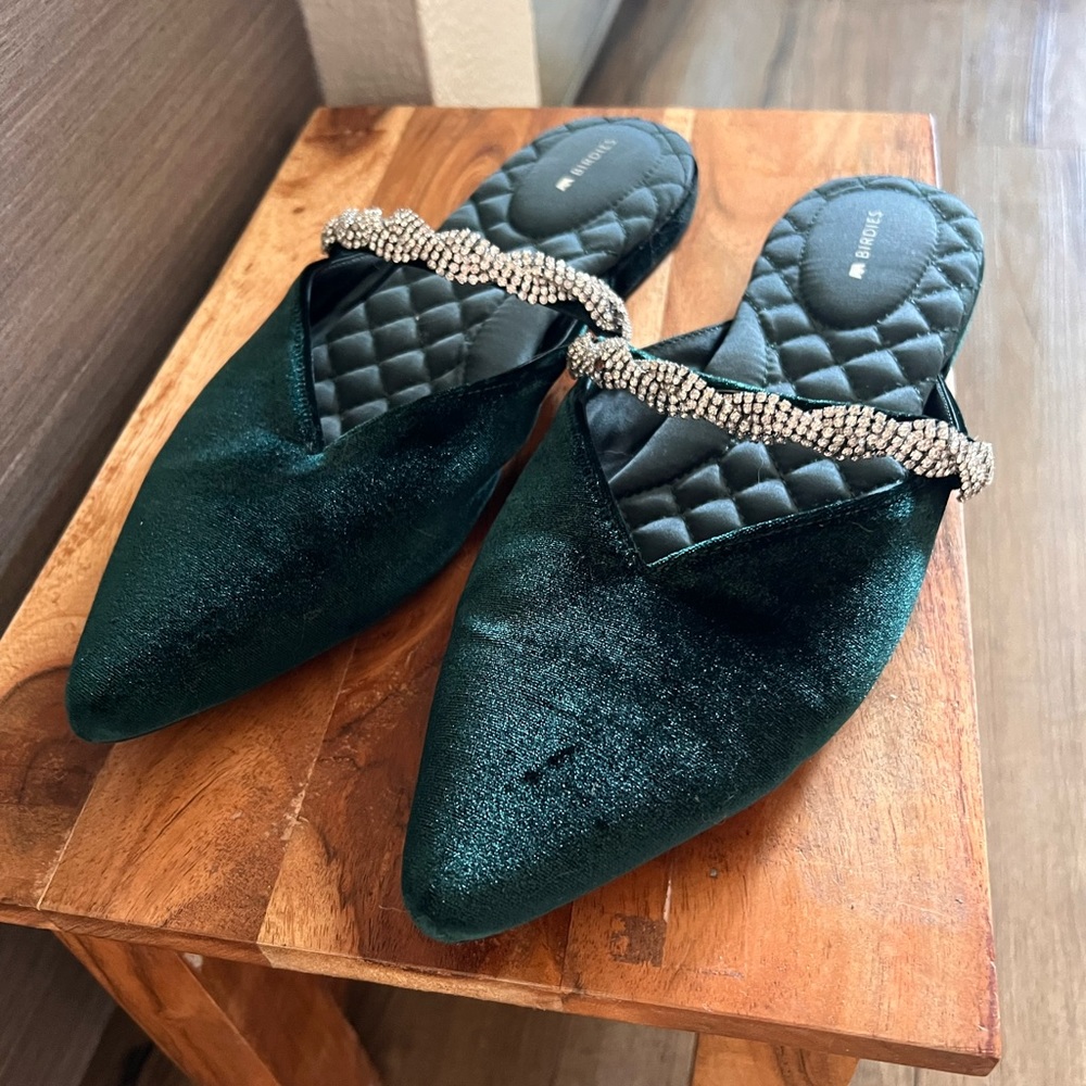 The seam slider with crystal embellishments emerald green - Never worn
